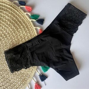 Victoria's Secret No-Show Lace Thong Panty Black Small NEW